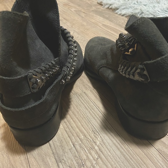 Limited Edition! VC John Camuto Rider Ankle Booties - Picture 3 of 4